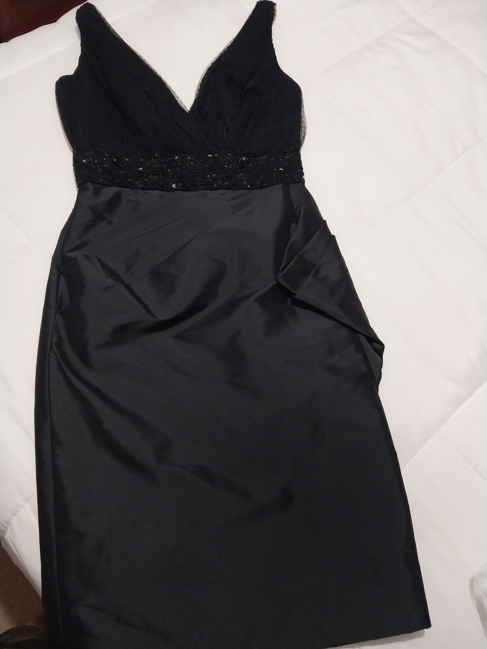 Monique Lhuillier Black V-Neck Midi Sheath Dress